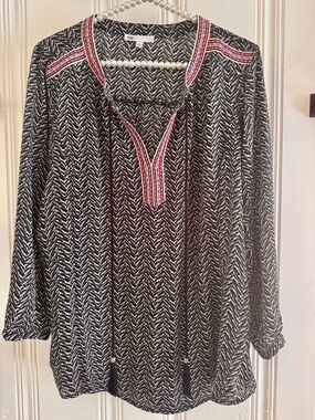 DR2 Black & White Chevron Tunic with Red Trim
